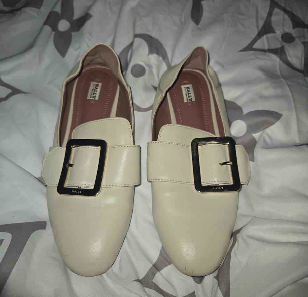 BALLY ( Janelle) Size 36 Off White Leather Loafer Made In Italy